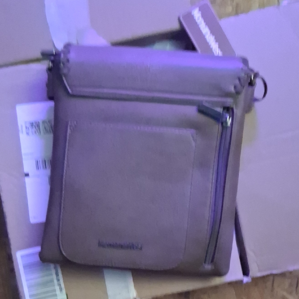 Montana West Crossbody Bag with Elegant Design - Picture 4 of 4